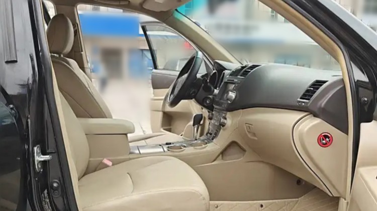 The Interior of used 2009 Toyota Highlander for Sale-Front row