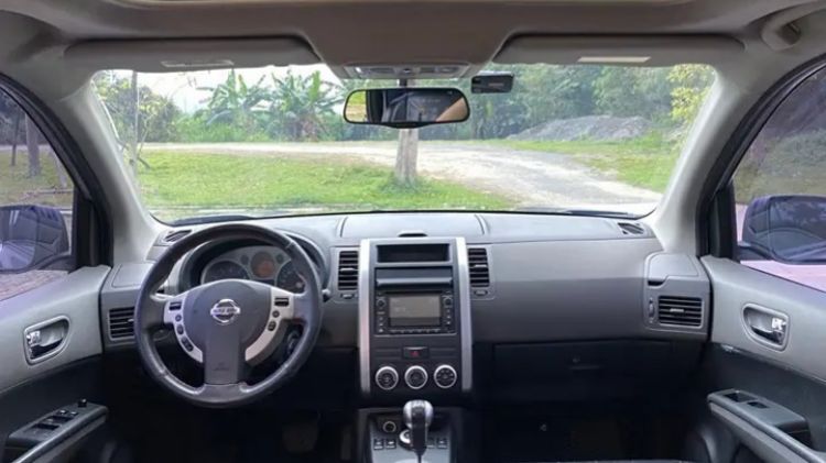 The Interior of Used Nissan X Trail 2010 2.5L CVT