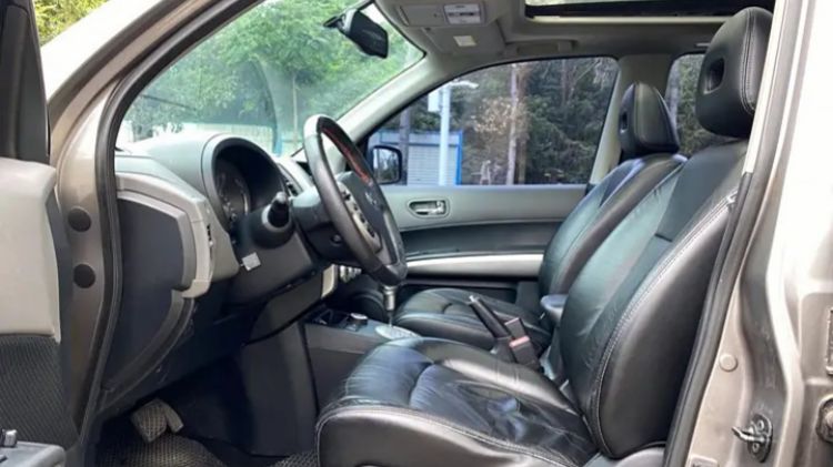 The Interior of Used Nissan X Trail 2010 2.5L CVT-Front row