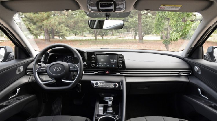 The Interior of Used 2021 Hyundai Elantra CVT 1.5L